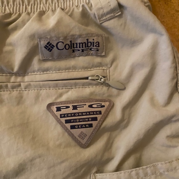 Men’s Columbia shorts - 8 inch  - Medium - Picture 4 of 5